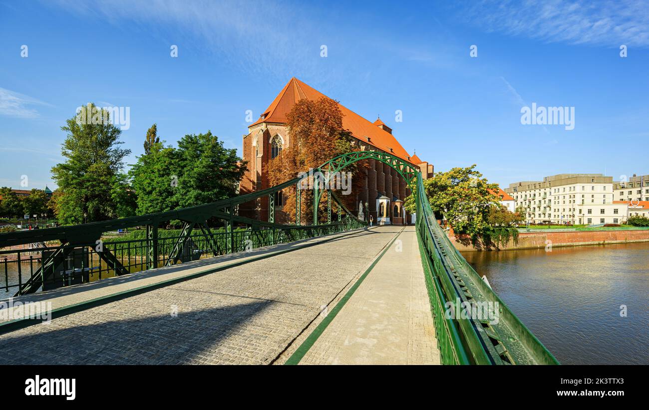 Breslau, Polen - September 2022: Die meisten Tumski werden auch Lovers, Cathedral oder Grüne Brücke, Breslau, Polen genannt. Berühmtes polnisches Touristenziel Stockfoto