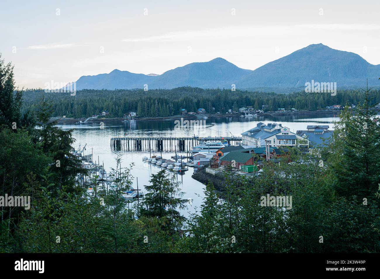 Der Blick auf den Thomas Basin Boat Harbor von der Cape Fox Lodge in Ketchikan, Alaska. Stockfoto
