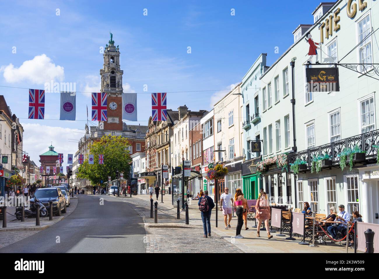 Einkaufsbummel in den Geschäften der Colchester High Street und in Colchester Town Hall Colchester Town Center Colchester Essex England GB Europa Stockfoto