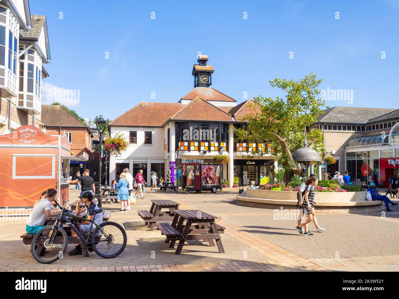 Stadtzentrum von Colchester Menschen im Einkaufszentrum Culver Square Colchester Essex England GB Europa Stockfoto