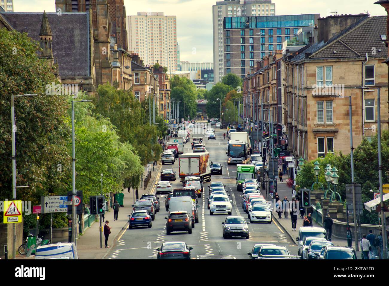 Great Western Road Blick in die Stadt eine der coolsten Gegenden nach Time Out Glasgow, Schottland, Großbritannien Stockfoto