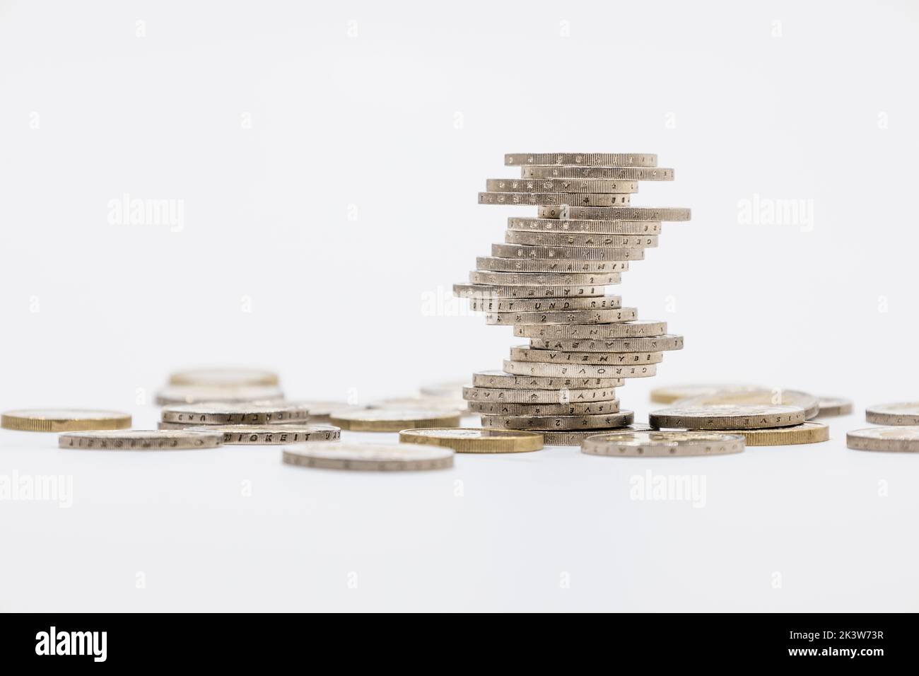 Stapel von Euro-Münzen. Finanzbuchhaltung Konzepte und Geld sparen Stockfoto