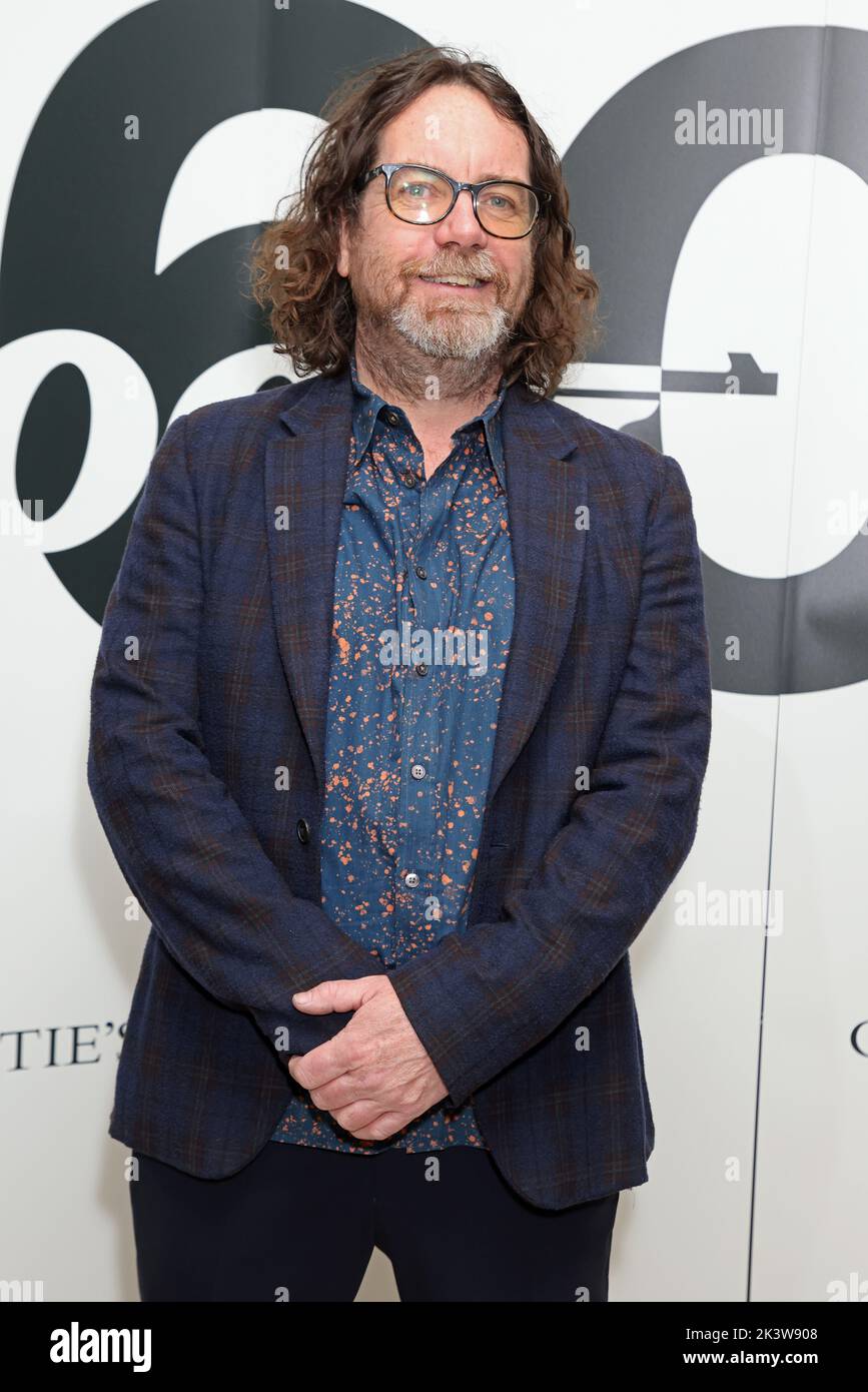 michael-mooney-kommt-zur-60-j-hrigen-james-bond-auktion-in-christies