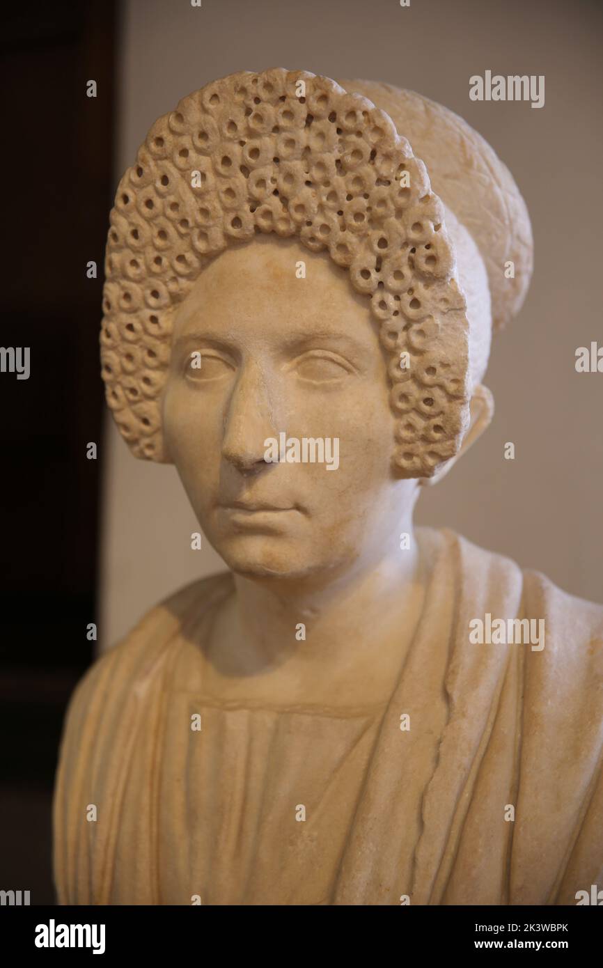 Büste einer Frau. Ende 1.-Anfang 2. Jahrhundert D. Insular Marmor. Barracco Museum für antike Skulptur. Rom. Italien. Stockfoto