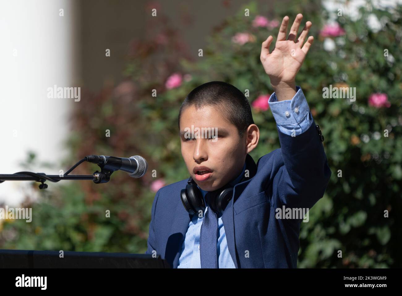Der Pianist Jose Andre Montaño spielt bei einer Feier des Americans