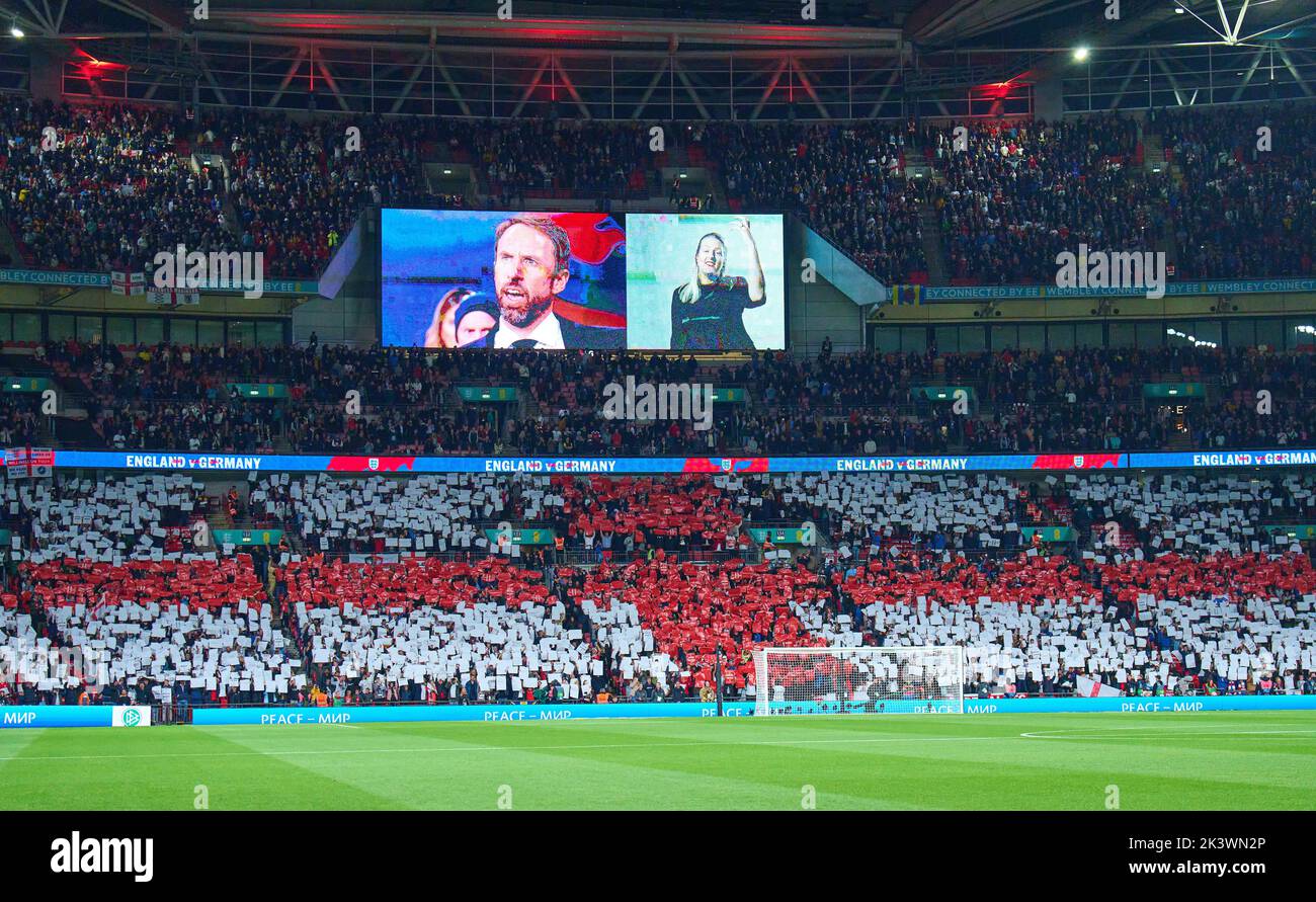 Gareth Southgate, Headcoach England, auf der Leinwand von Wembley beim UEFA Nations League 2022-Spiel ENGLAND - DEUTSCHLAND 3-3 in der Saison 2022/2023 am 26. September 2022 in London, Großbritannien. © Peter Schatz / Alamy Live News Stockfoto