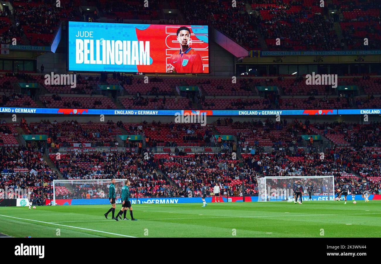Jude Bellingham, eng 8 auf der Leinwand von Wembley im UEFA Nations League 2022-Spiel ENGLAND - DEUTSCHLAND 3-3 in der Saison 2022/2023 am 26. September 2022 in London, Großbritannien. © Peter Schatz / Alamy Live News Stockfoto