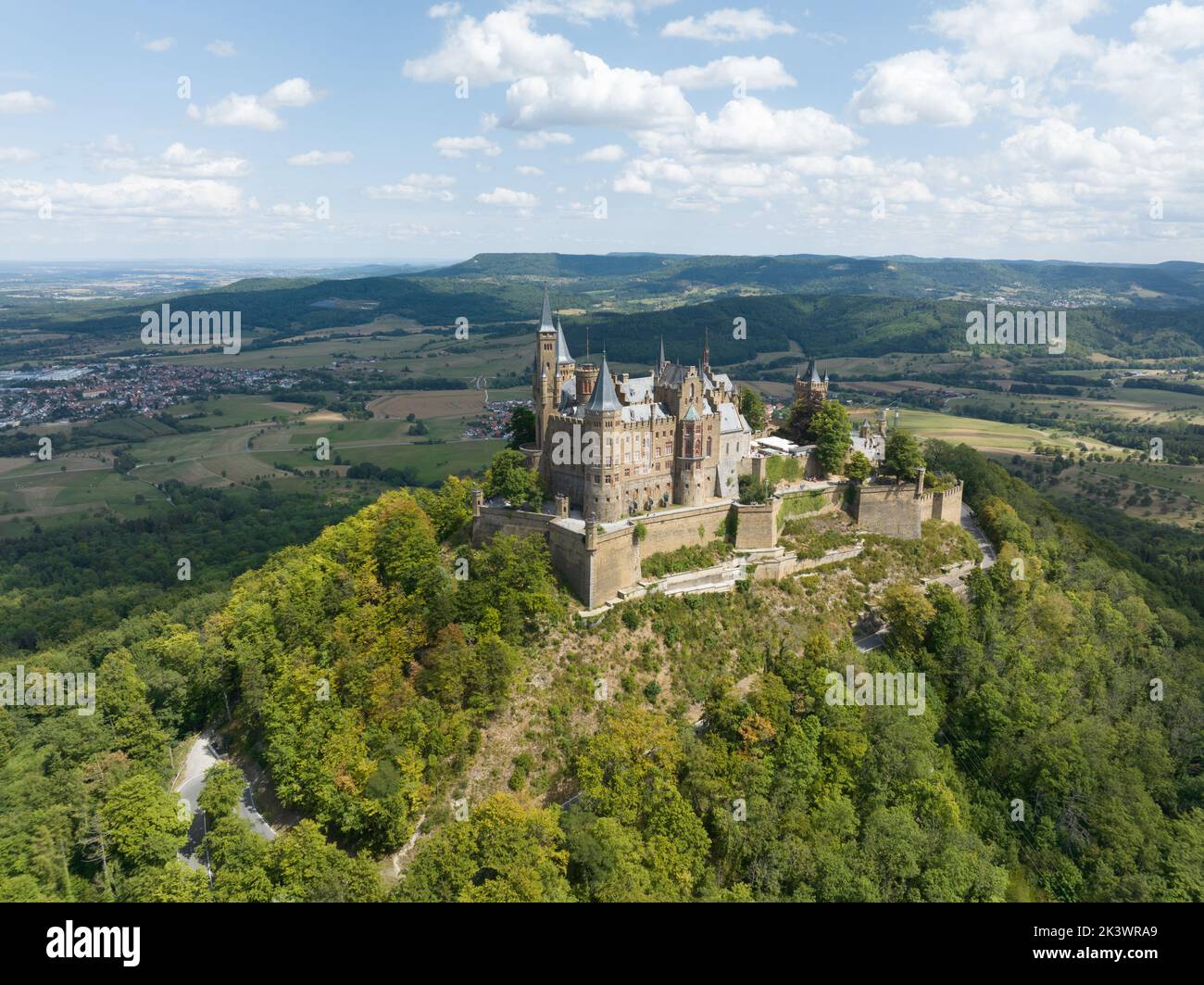 Burg Hohenzollern Schloss zwischen Hechingen und Bisingen Deutschland