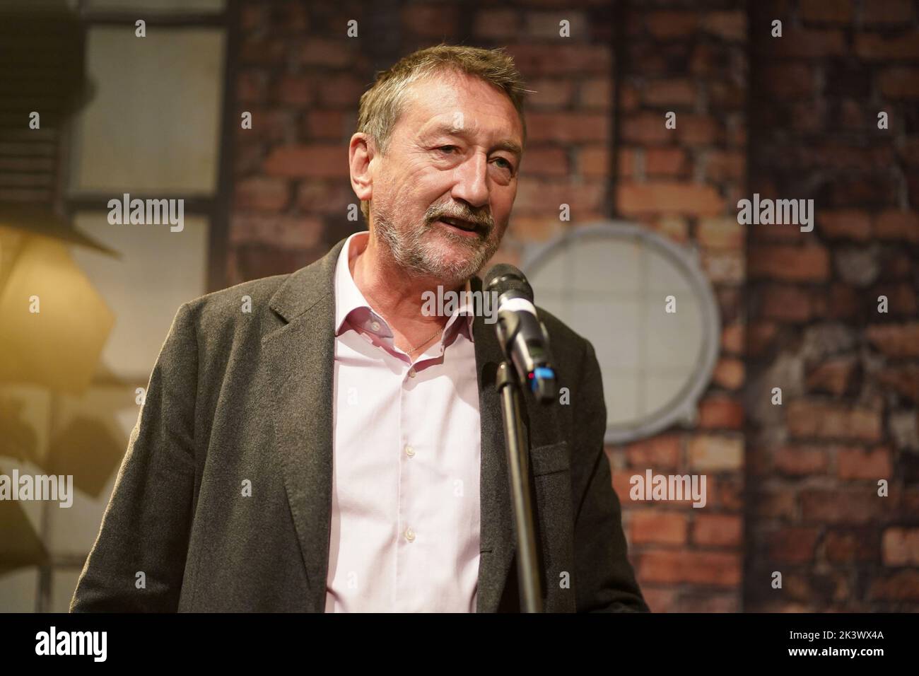 Peaky Blinders Schöpfer Steven Knight Soll Neuen Bond Film Schreiben So Verändert Sich Bond - fu3c25d