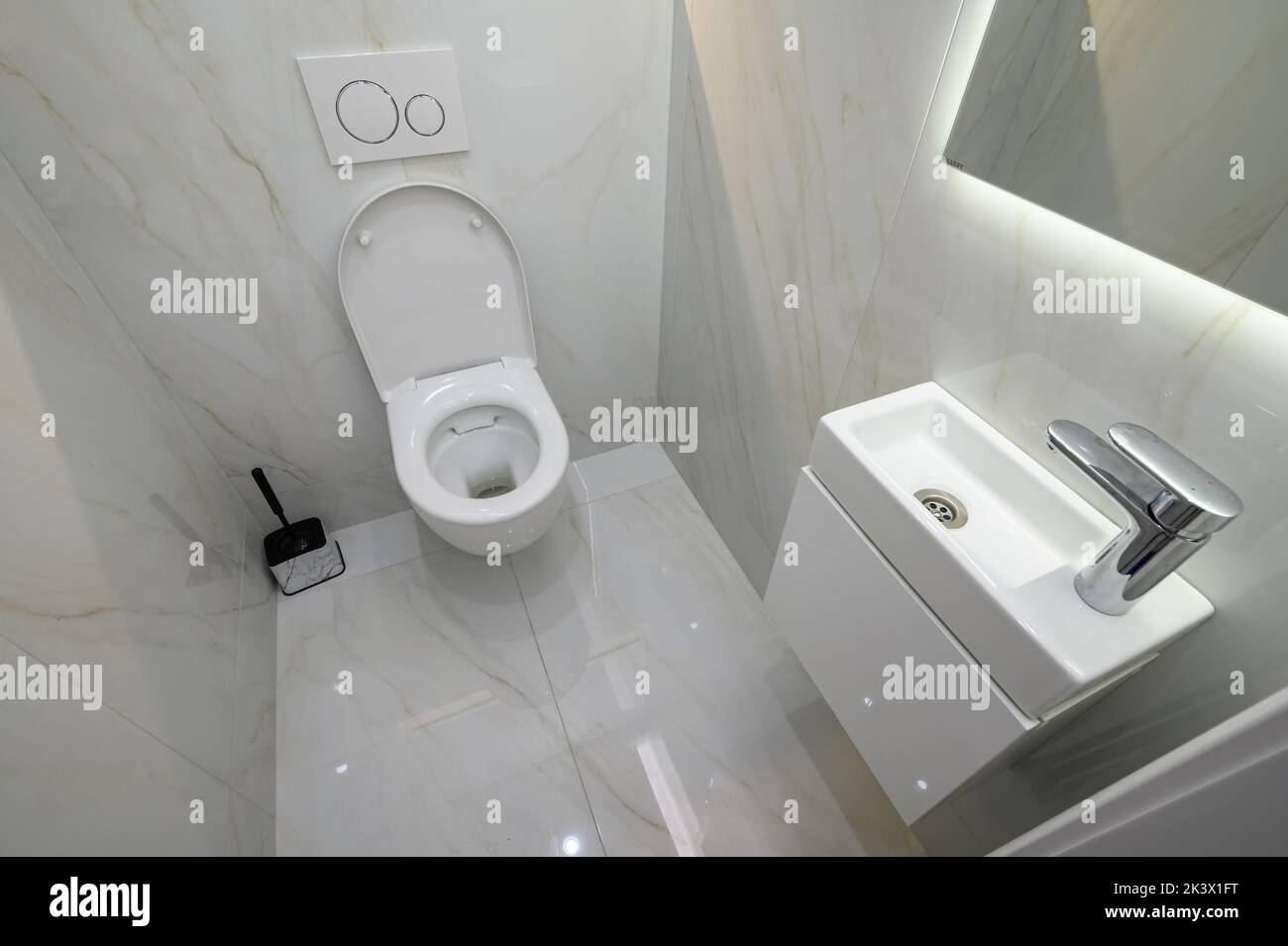 Kleine Toilette Badezimmer innen Stockfoto