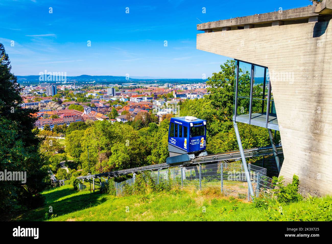 Schlossbergbahn Seilbahn zum Schlossberg, Blick auf die Stadt, Freiburg im Breisgau, Deutschland Stockfoto