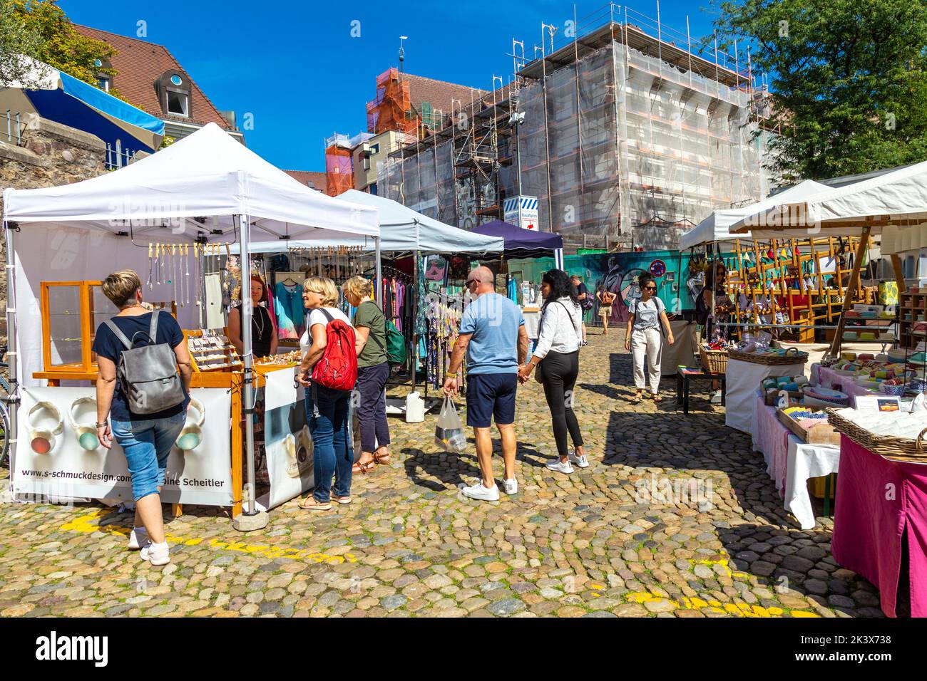 Kunst- und Handwerksmarkt Kunsthandwerkermarkt Freiburg am Augustinerplatz, Freiburg im Breisgau, Deutschland Stockfoto