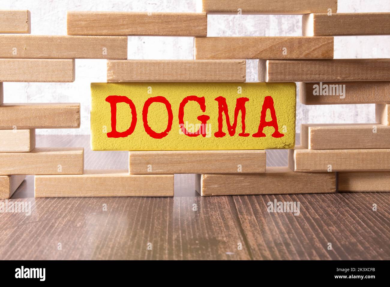 Holzblöcke mit dem Text: Dogma. Dogma Wort mit Bausteinen gemacht, Geschäftskonzept. Stockfoto