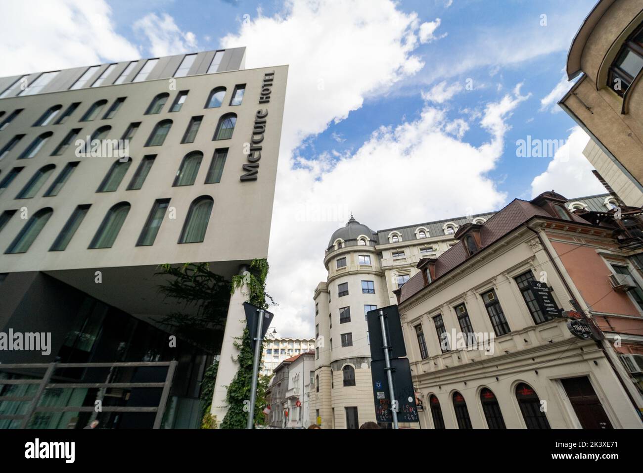 Bukarest, Rumänien - 22. September 2022: Das Mercure Bucharest City Centre ist ein 4-Sterne-Hotel in der George Enescu Straße in Bukarest, Rumänien. Stockfoto