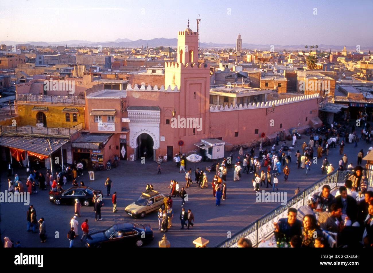 Jemma el-Fnaa ist der Hauptplatz und Marktplatz in Marrakesch, Marokko. Stockfoto