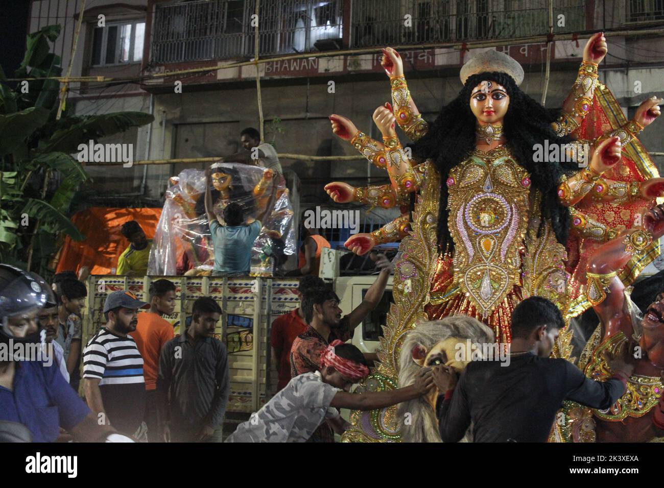 Kalkutta, Westbengalen, Indien. 28. September 2022. Die Heimkehr der Göttin Durga findet heute ...