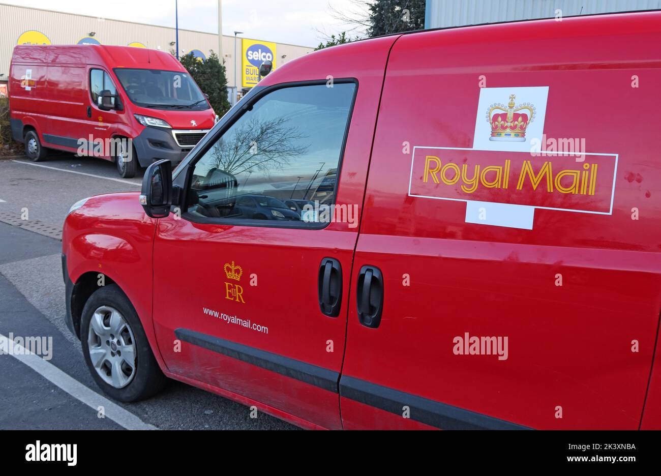 ER, Royal Mail Red Delivery Vans, im Warrington Delivery Office, Milner St, Warrington, Khshire, England, GROSSBRITANNIEN, WA5 1WA Stockfoto