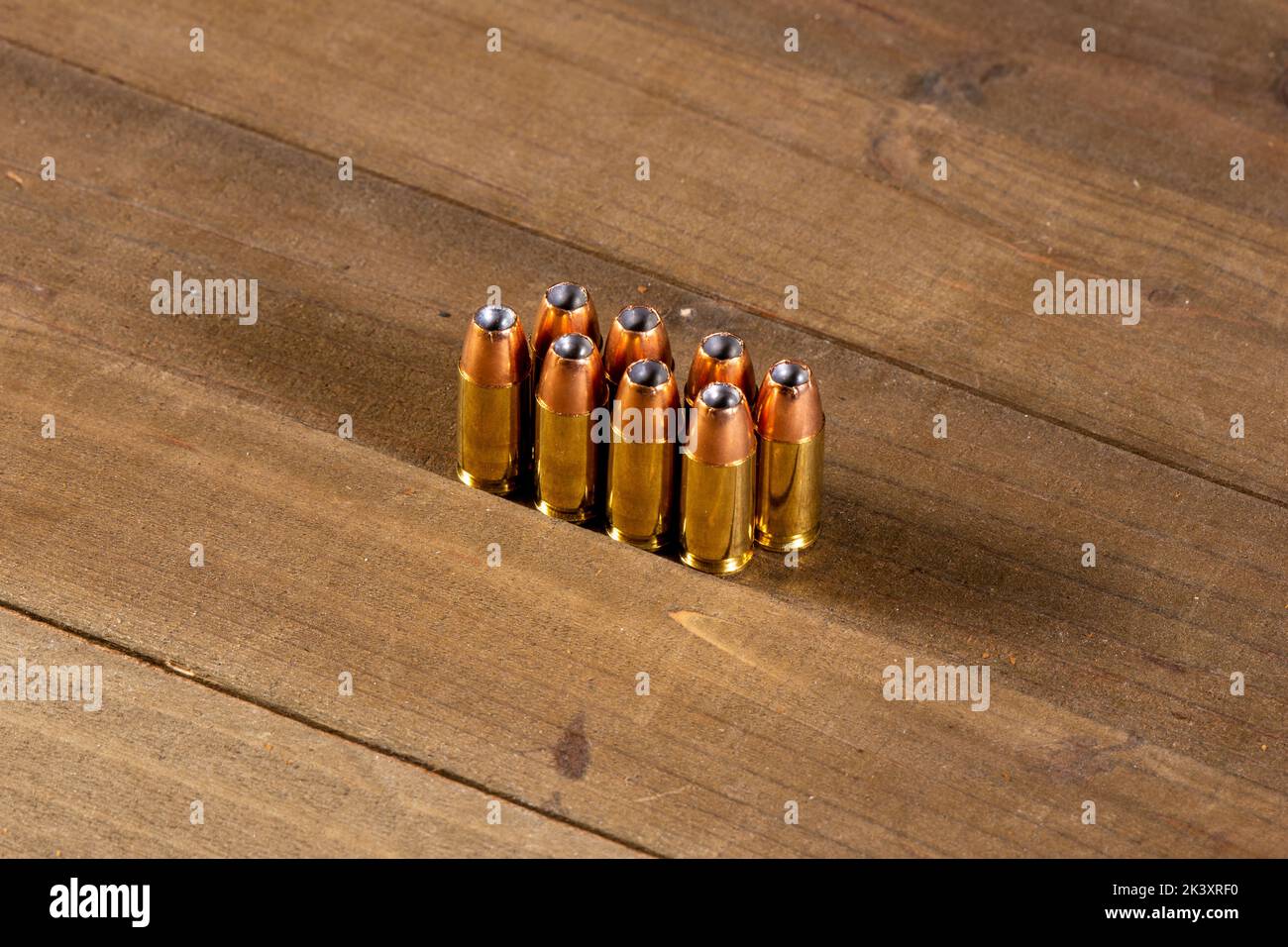 9 Millimetermunition auf dem Tisch Stockfoto