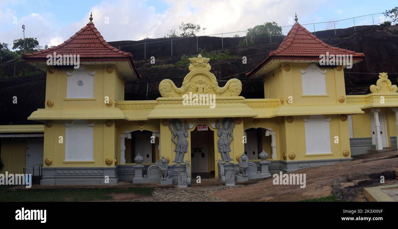 Aluthepola Ganekanda Raja Maha Vihara ist ein alter buddhistischer Tempel in Minuwangoda, Sri Lanka. Stockfoto