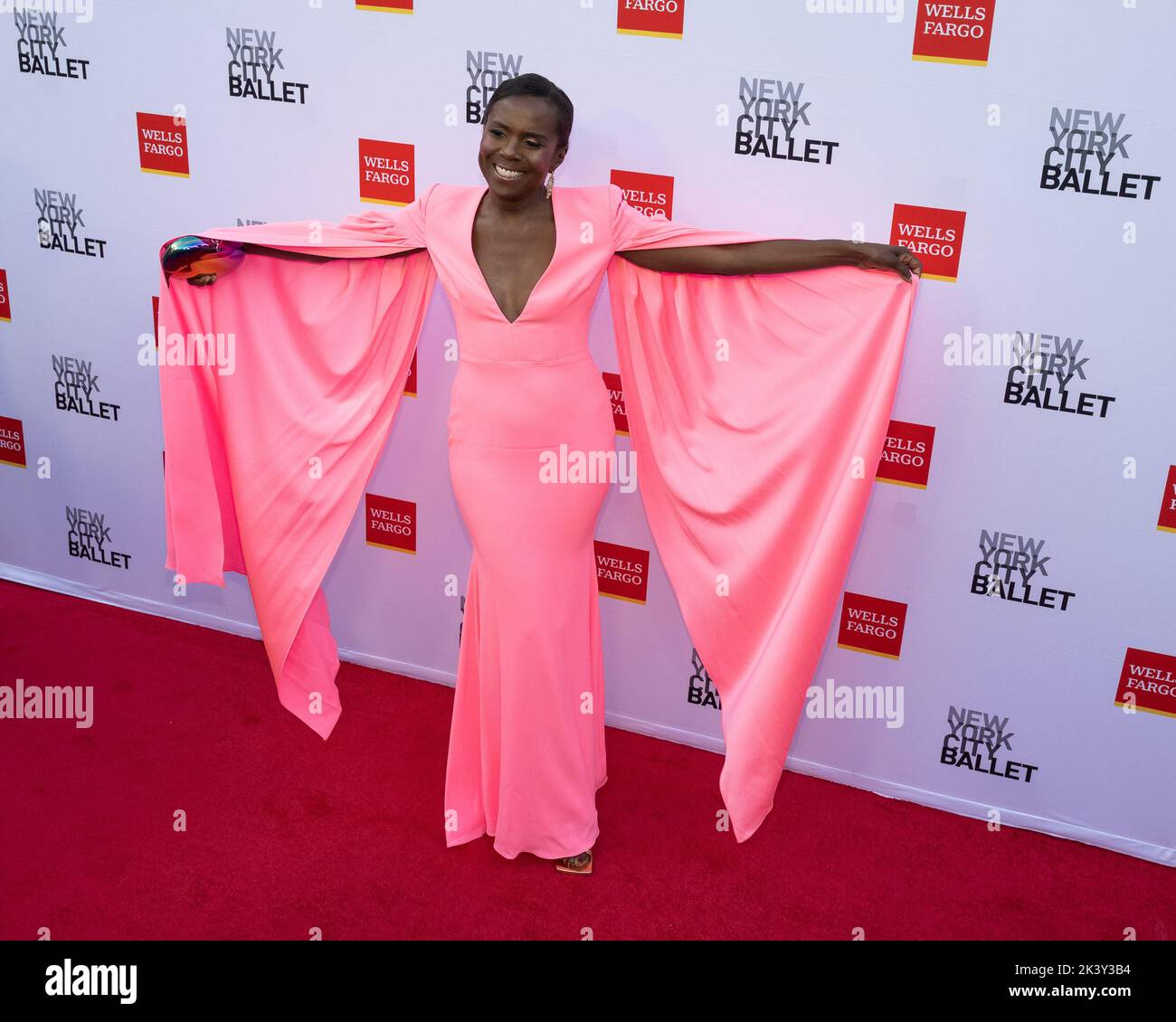 New York, Usa. 28. September 2022. Deborah Roberts kommt auf dem roten Teppich bei der New York City Ballet 2022 Herbst Fashion Gala am Mittwoch, den 28.. September 2022, im David H. Koch Theater in New York City an. Foto von Gabriele Holtermann/UPI Kredit: UPI/Alamy Live News Stockfoto