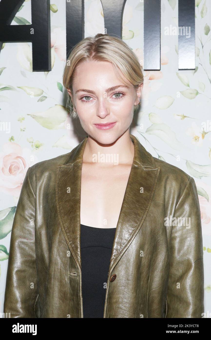 AnnaSophia Robb nimmt am 28. September 2022 an der Premiere von „The Pfau und UCP“ „Ein Freund