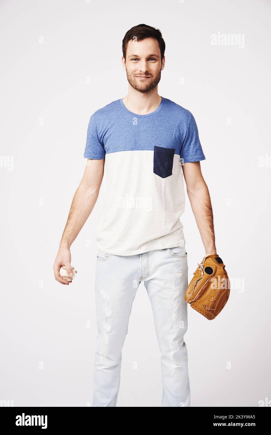 Er liebt Baseballspiele. Porträt eines jungen Mannes in Baseballkleidung. Stockfoto