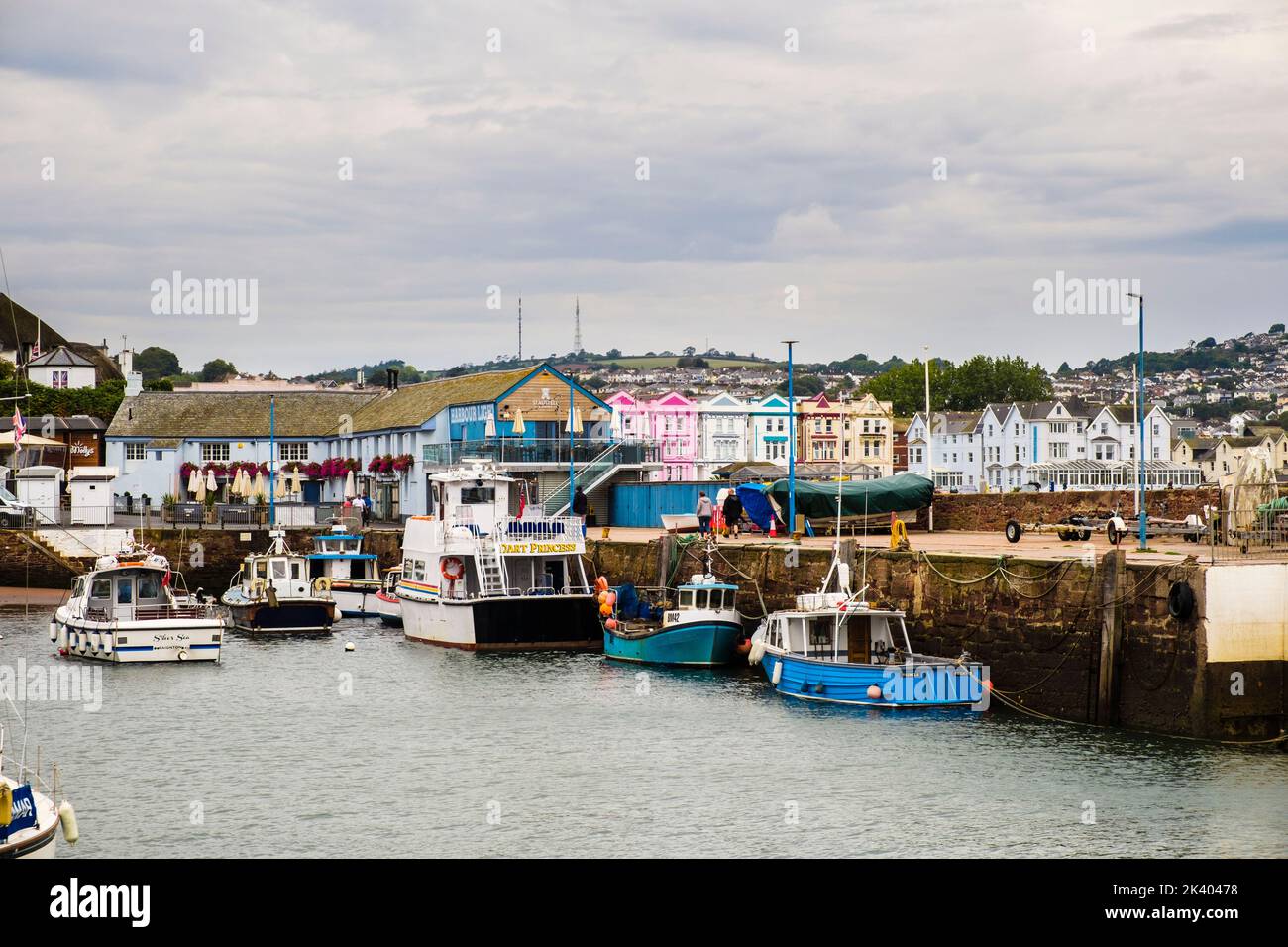 Boote, die im Hafen in Paignton, Devon, England, Großbritannien, Stockfoto