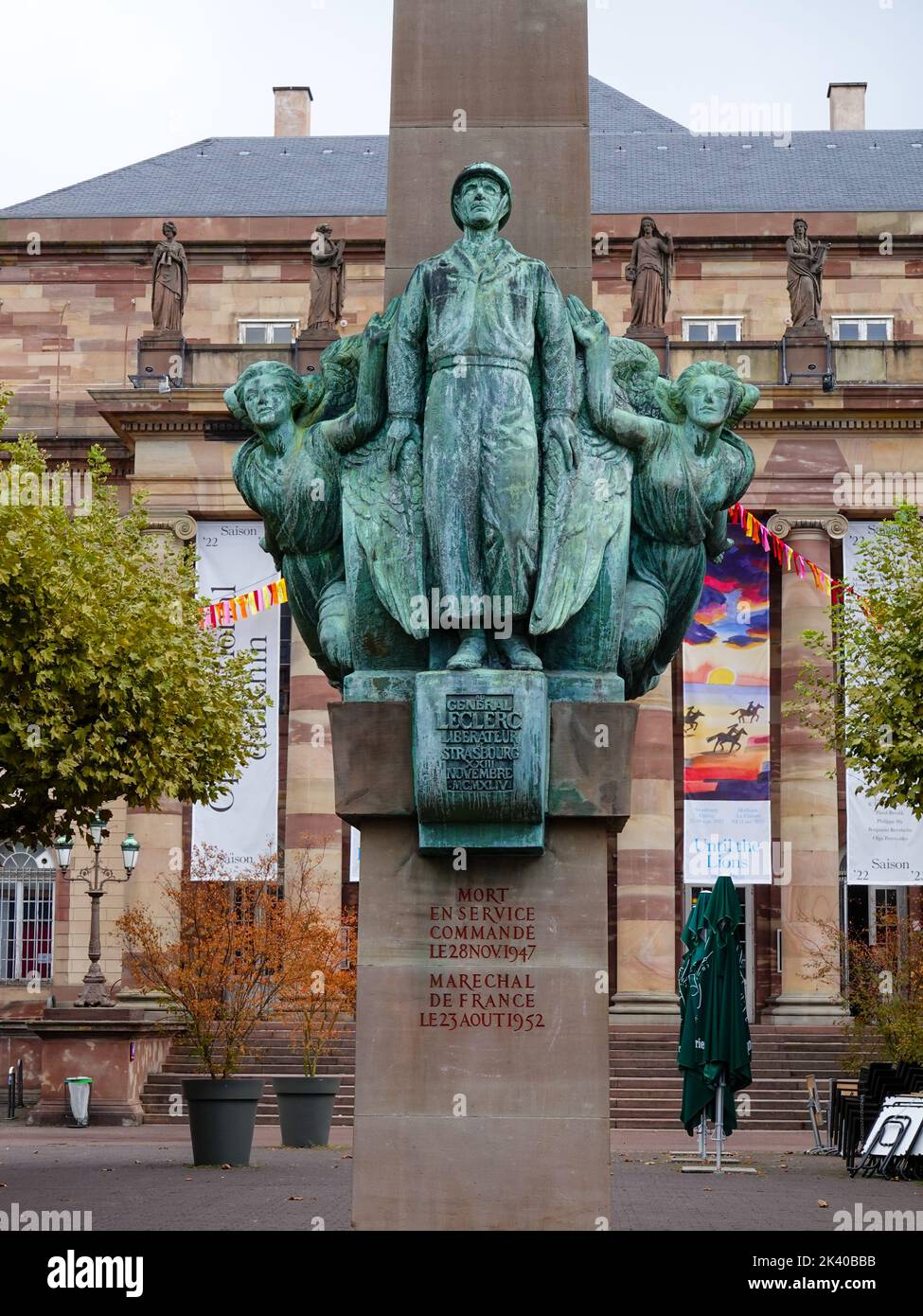 Denkmal für General Philippe Leclerc, französischer Führer im Zweiten Weltkrieg, Place Broglie, vor dem Straßburger Theater, Straßburg, Frankreich. Stockfoto