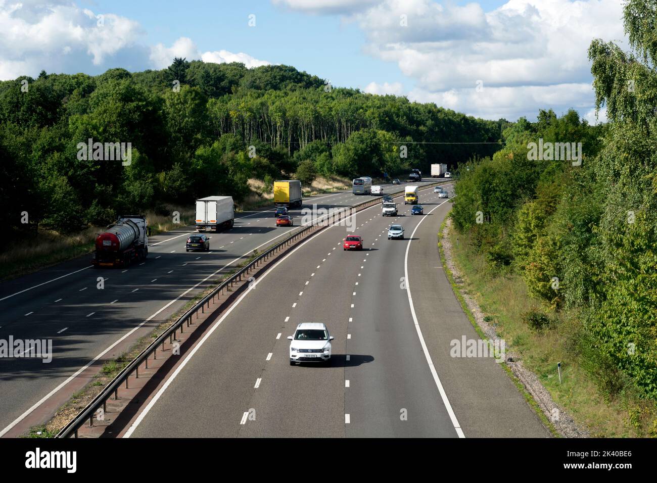 Die Autobahn M40 in der Nähe von Claverdon, Warwickshire, Großbritannien Stockfoto