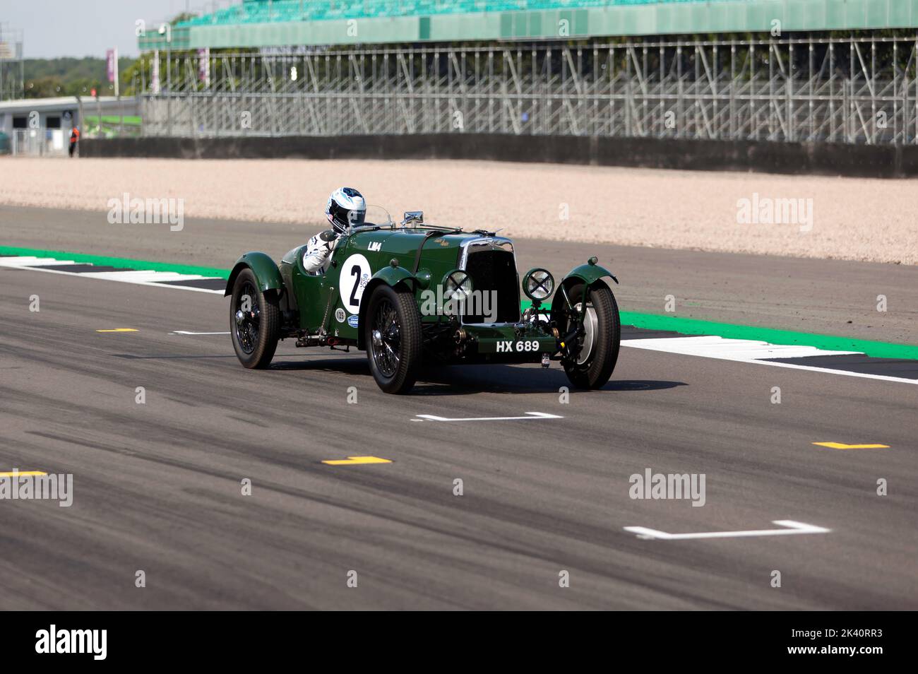 Der Green, 1930, Aston Martin Team Car LM4, der beim MRL Pre-war Sports Cars 'BRDC 500' Race beim Silverstone Classic 2022 teilnimmt Stockfoto