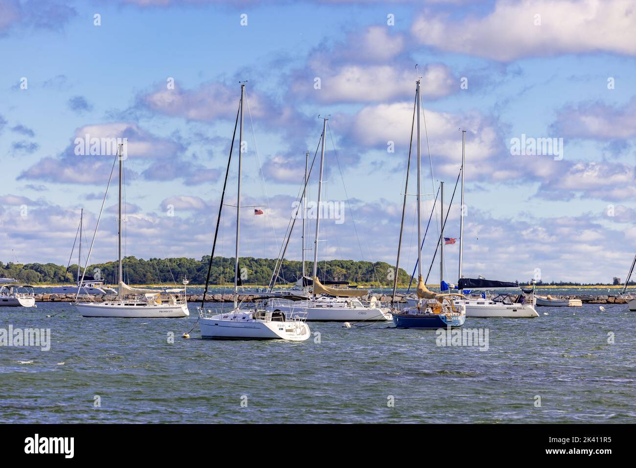 Segelboote an Liegeplätzen in Sag Harbor, NY Stockfoto