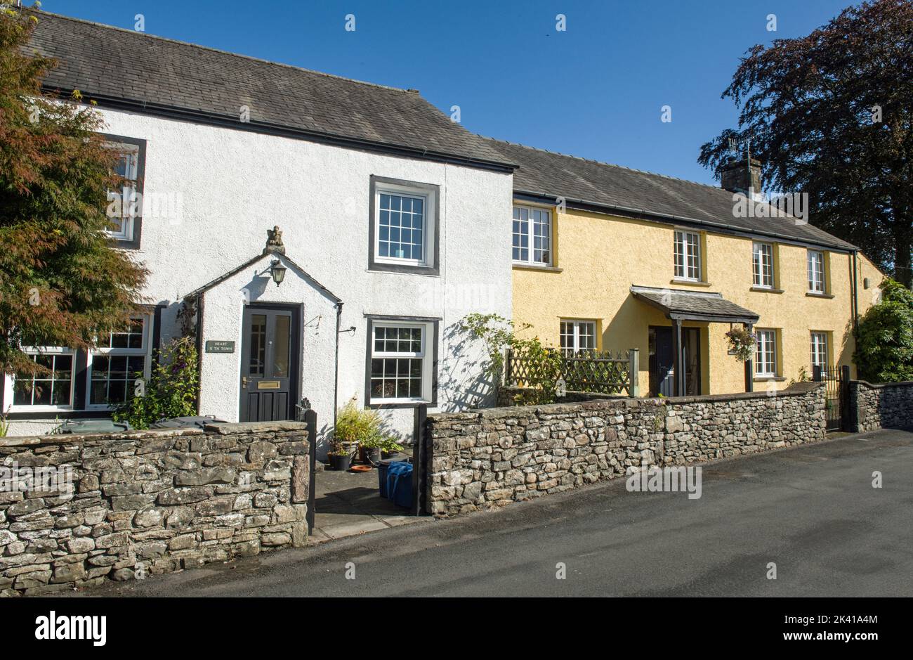 Häuser im friedlichen und reizvollen Cumbrian Village of Barbon Stockfoto