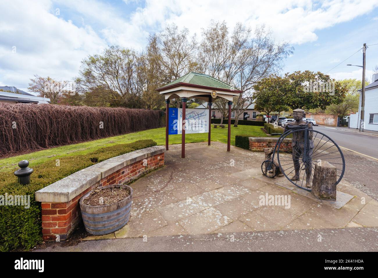 EVANDALE, AUSTRALIEN - 25 2022. SEPTEMBER: Die ländliche historische Stadt Evandale an einem kalten Frühlingstag in der Nähe von Launceston in Tasmanien, Australien Stockfoto