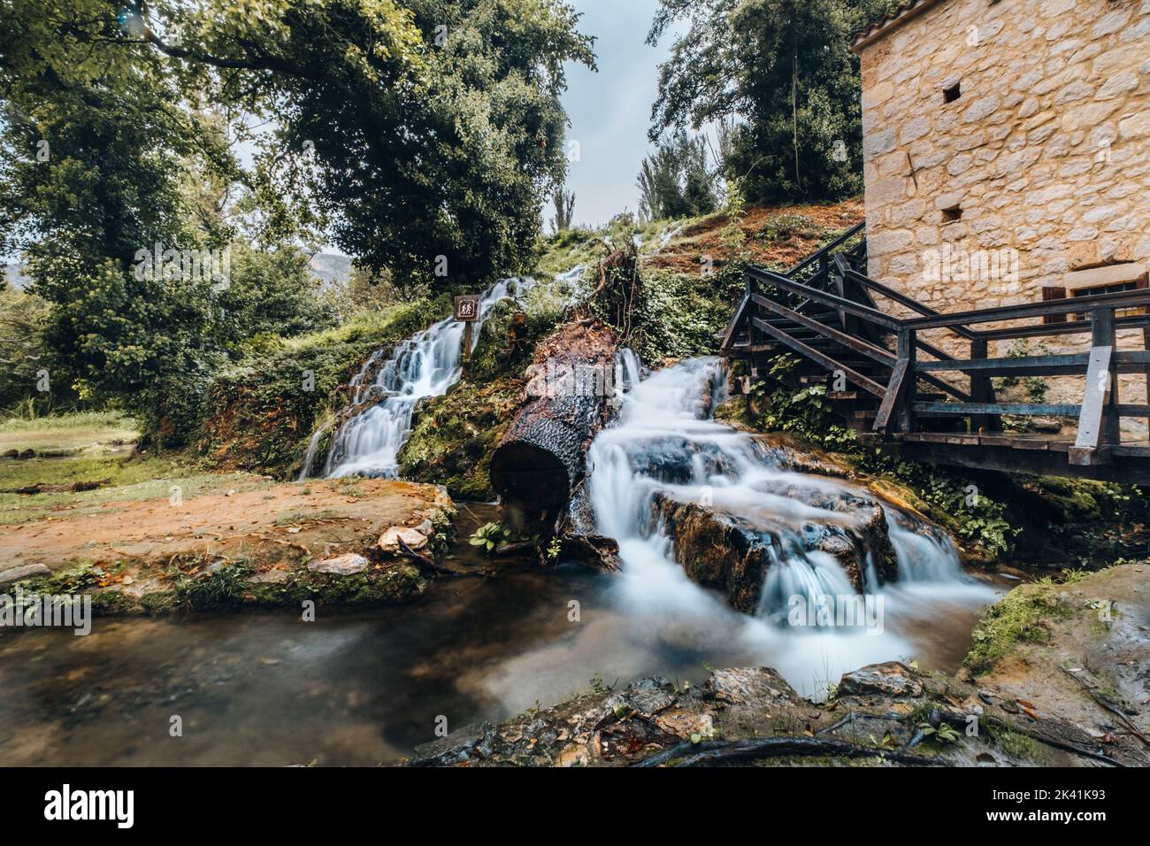 Schöner Wasserfall Roški Slap am Fluss Krka - Dalmatien Kroatien, Europa. Fantastische Szene des Krka-Nationalparks im September Stockfoto