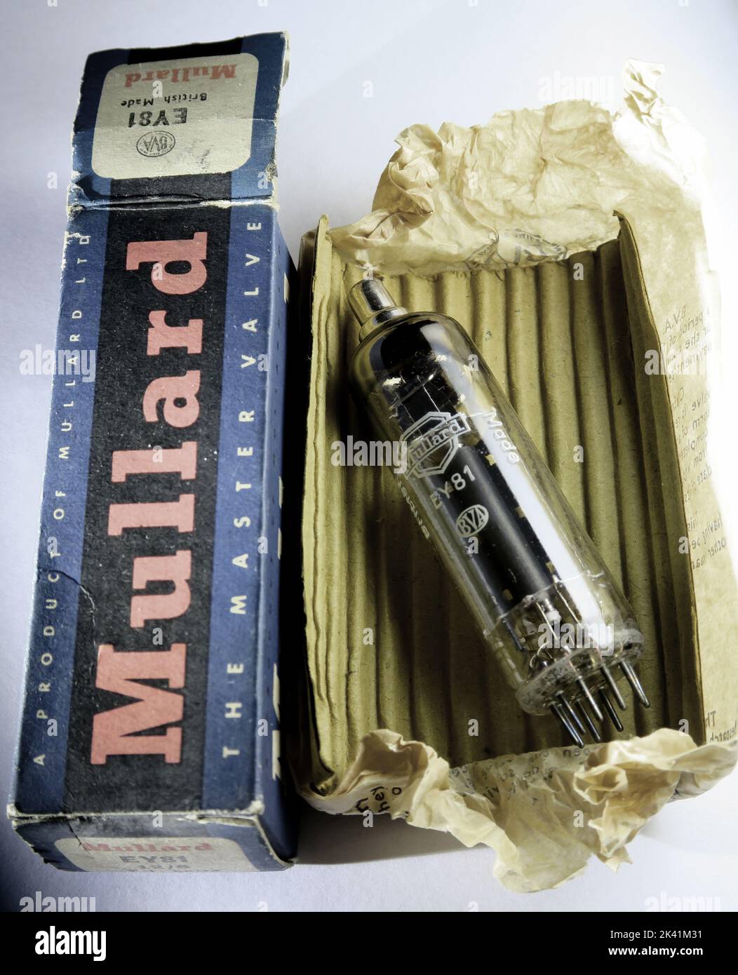 Mullard EY81 Vakuum-Sperrventil-Diode und Kartonverpackung von 1965 Stockfoto