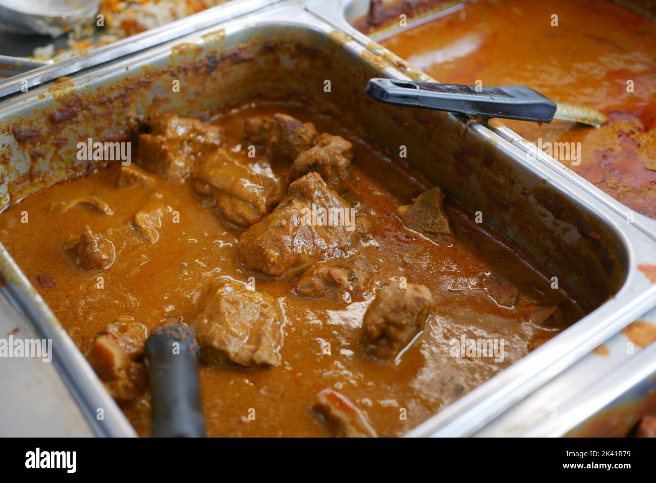 Traditionelle indische Curry Lamm Masala in einer Schüssel auf dem Tisch Stockfoto