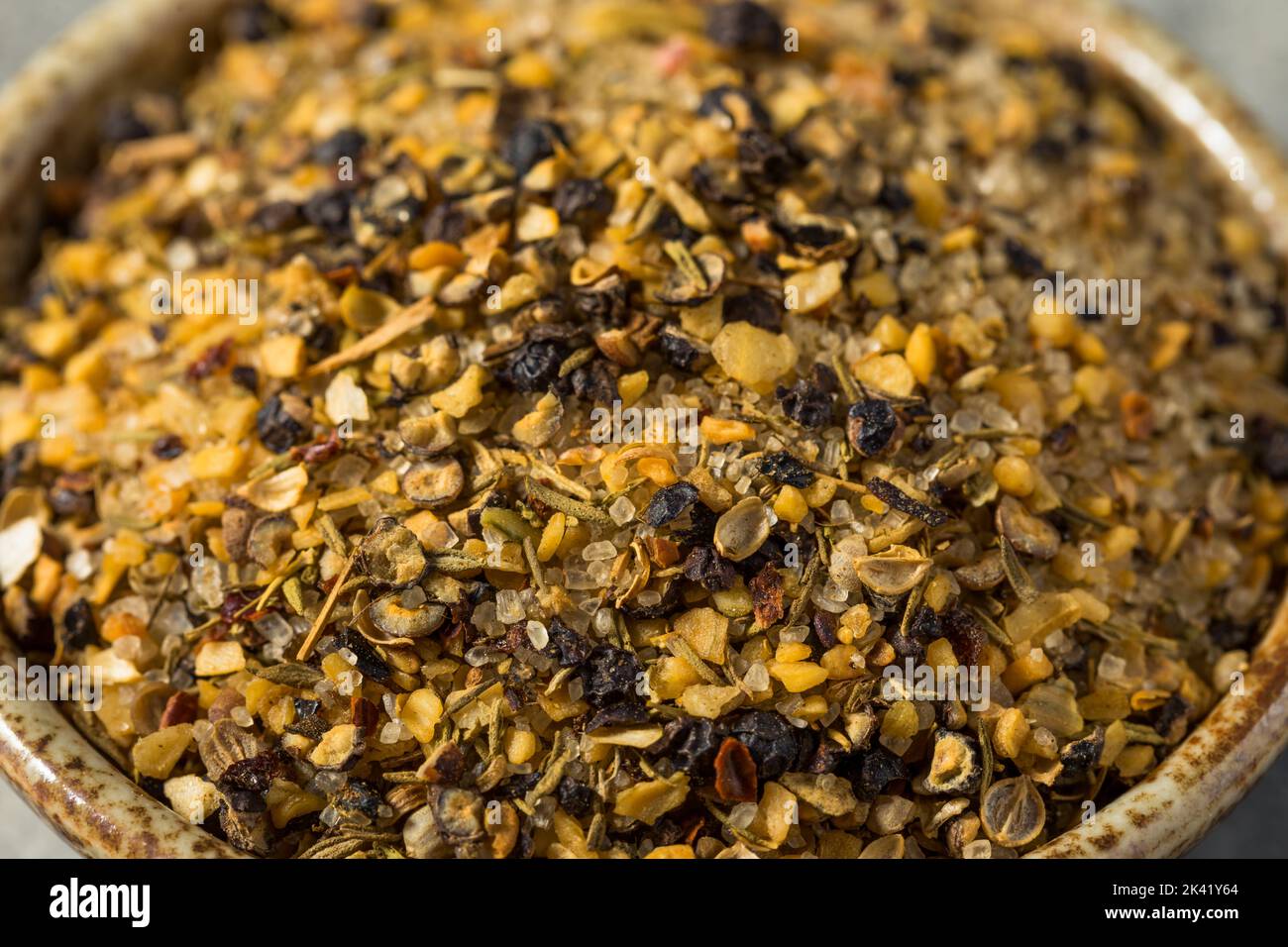 Trocken hausgemachter Grill BBQ Rub in einer Schüssel Stockfoto