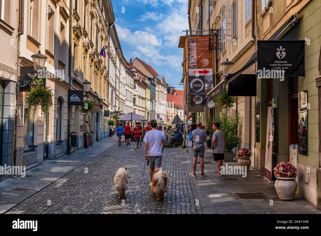 Ljubljana, Slowenien, Menschen in der Mestni trg-Straße in der Altstadt, im historischen Stadtzentrum. Stockfoto