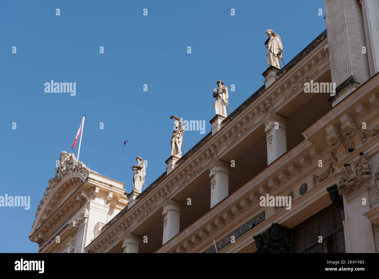 Opéra de Nice. Architecte: François Aune. Statuen des Bildhauers Monetta. Schön. Alpes-Maritimes Abt. Provence-Alpes-Côte d'Azur. Frankreich Stockfoto