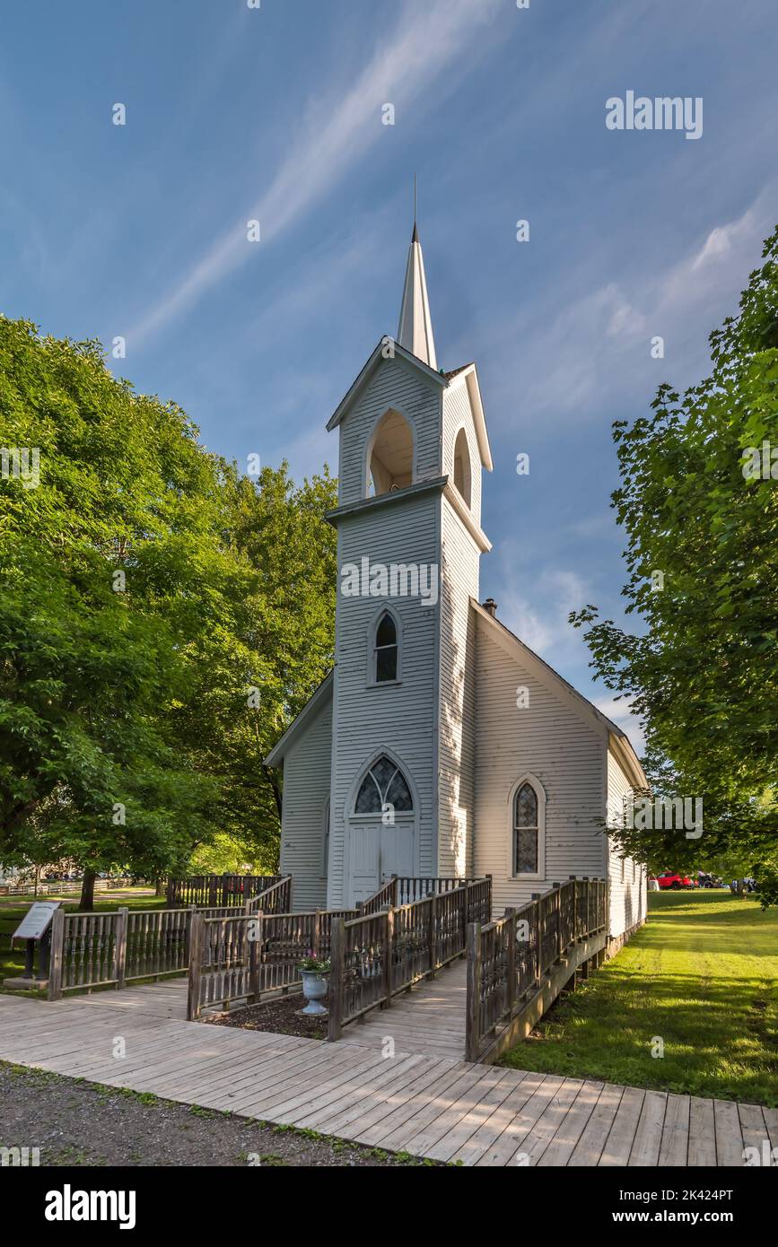 FLINT, MI/USA - 22. JUNI 2019: Historische Coldwater Road Chapel, Crossroads Village, im Genesee County Park, in Flint, Michigan. Stockfoto