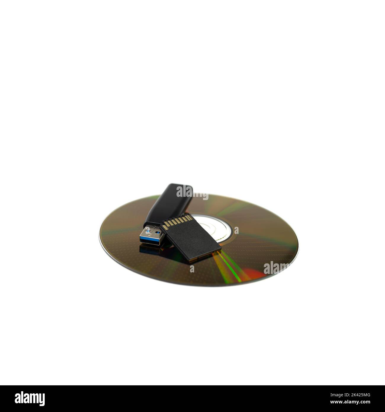 Verschiedene digitale Speichermedien vor weißem Hintergrund Stockfoto