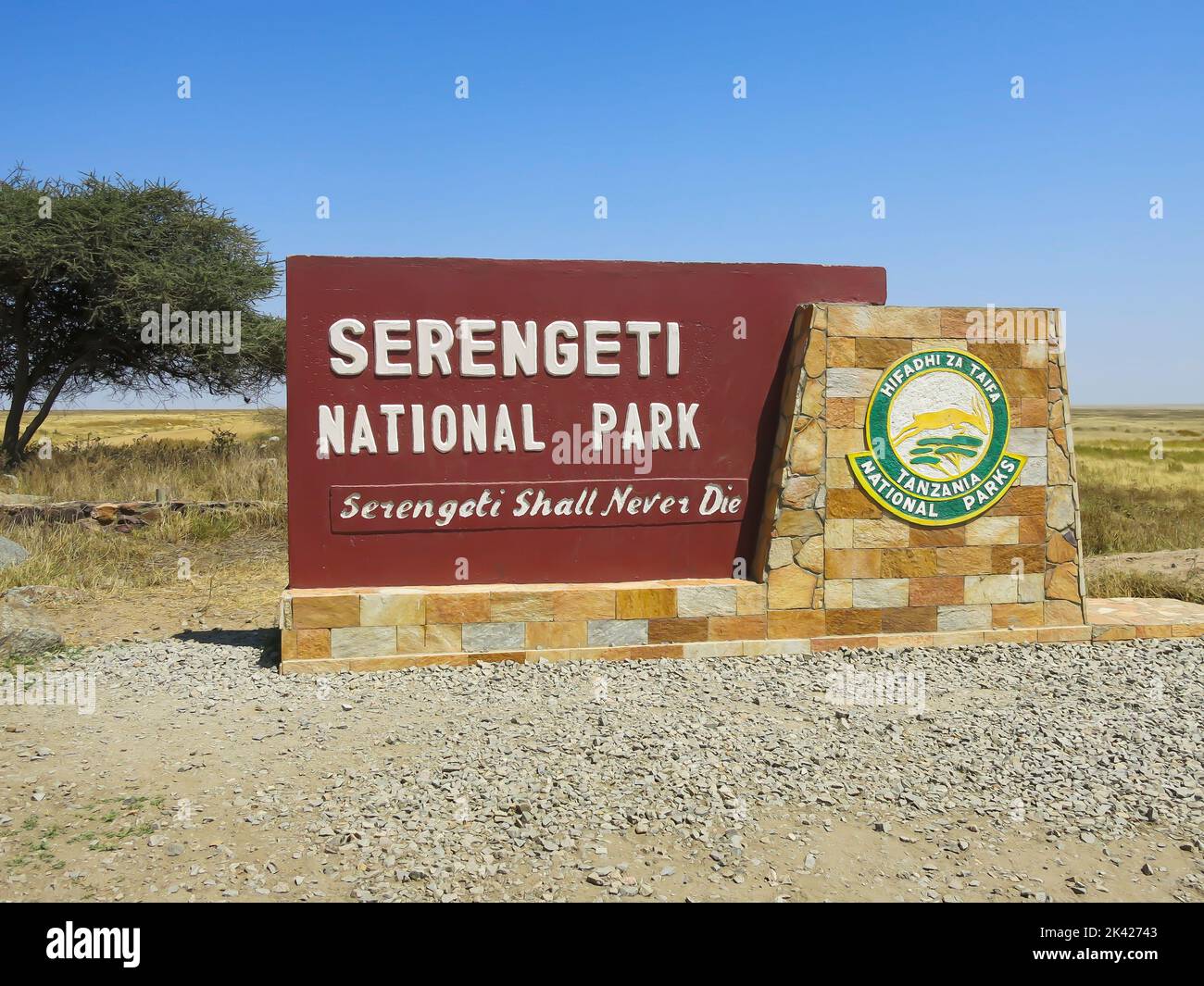 Eintrittsschild zum Serengeti Nationalpark, Tansania, Ostafrika Stockfoto