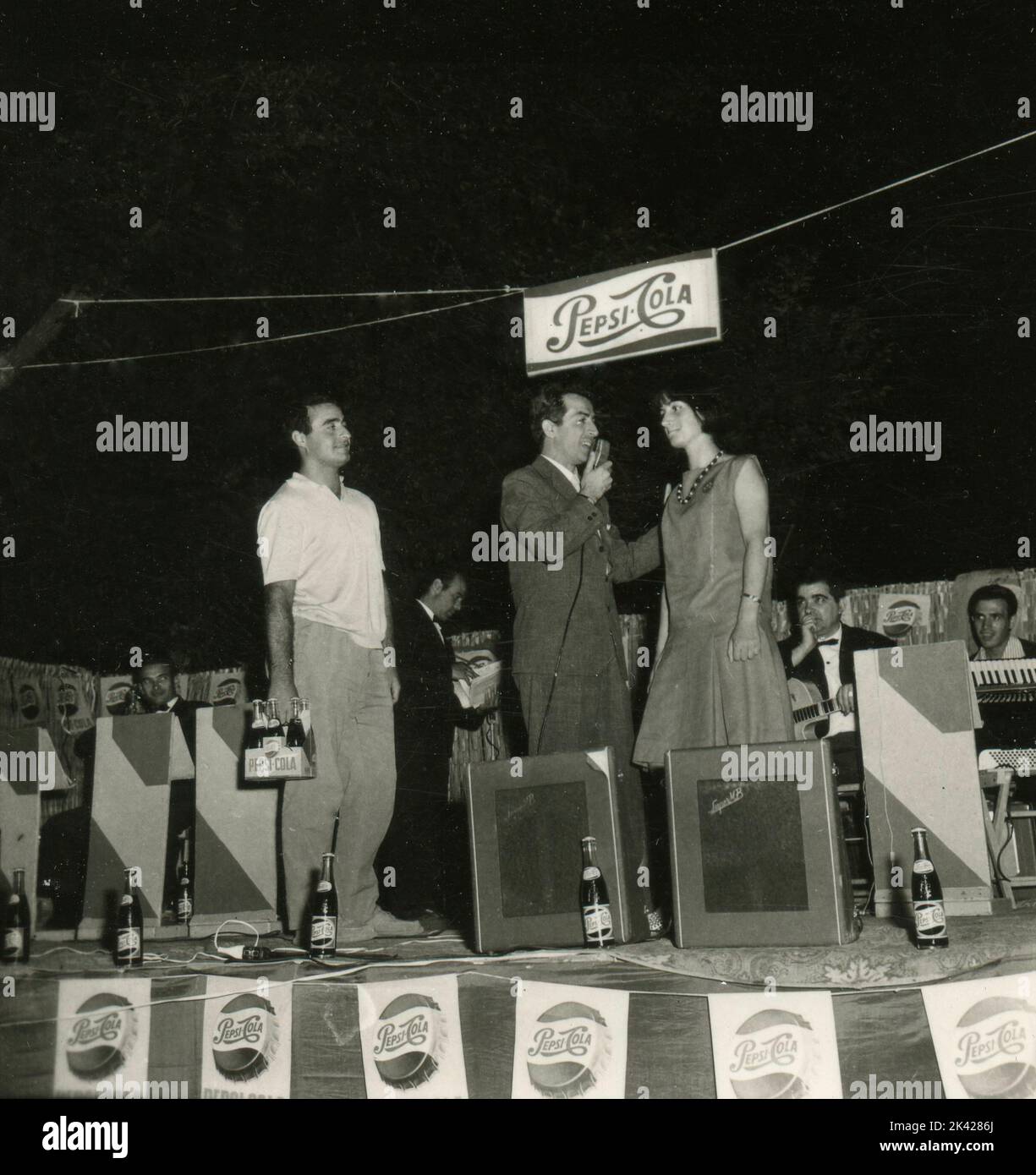 Sommersong-Wettbewerb mit dem Pepsi Cola Sponsor, Italien 1950s Stockfoto