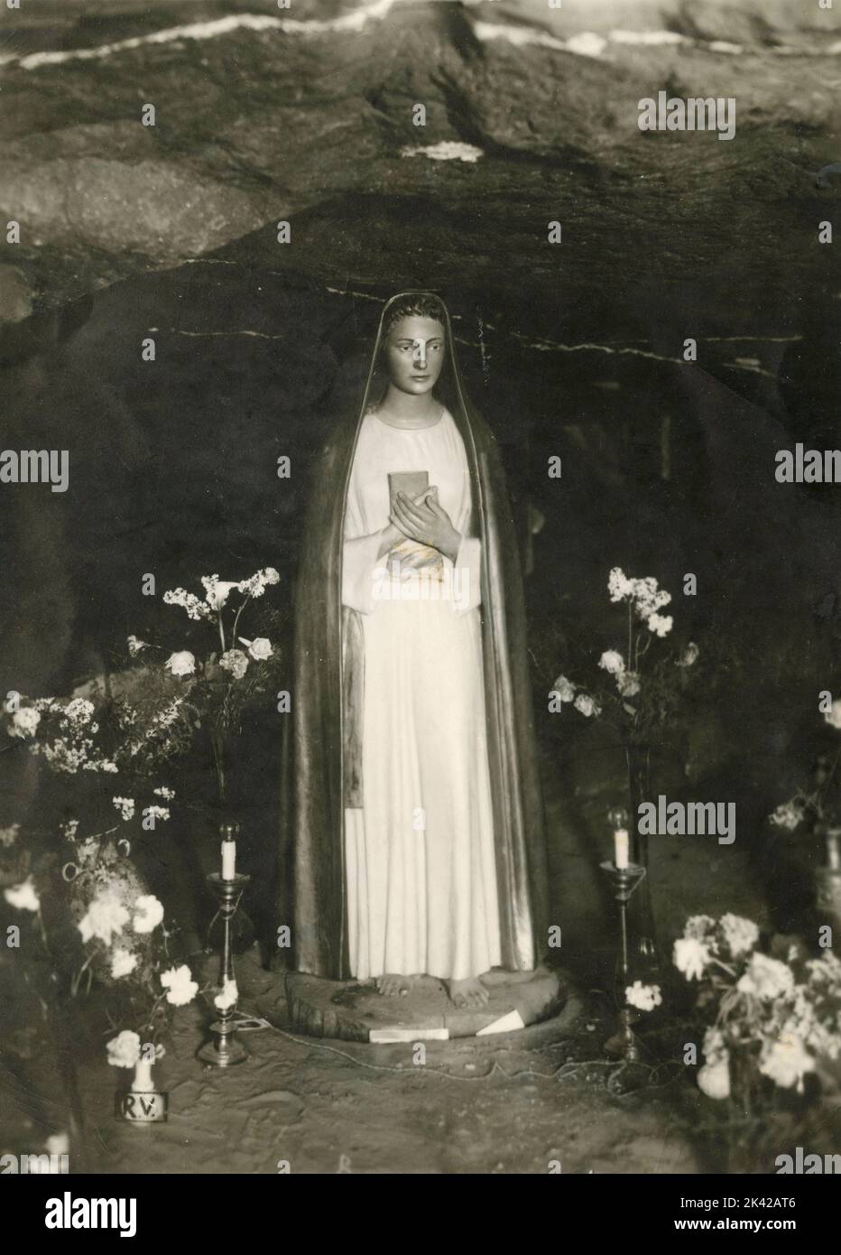 Heiligtums der Jungfrau der Offenbarung, aka Tre Fontane Grotte, Erscheinungsgrotte, Rom, Italien 1950s Stockfoto