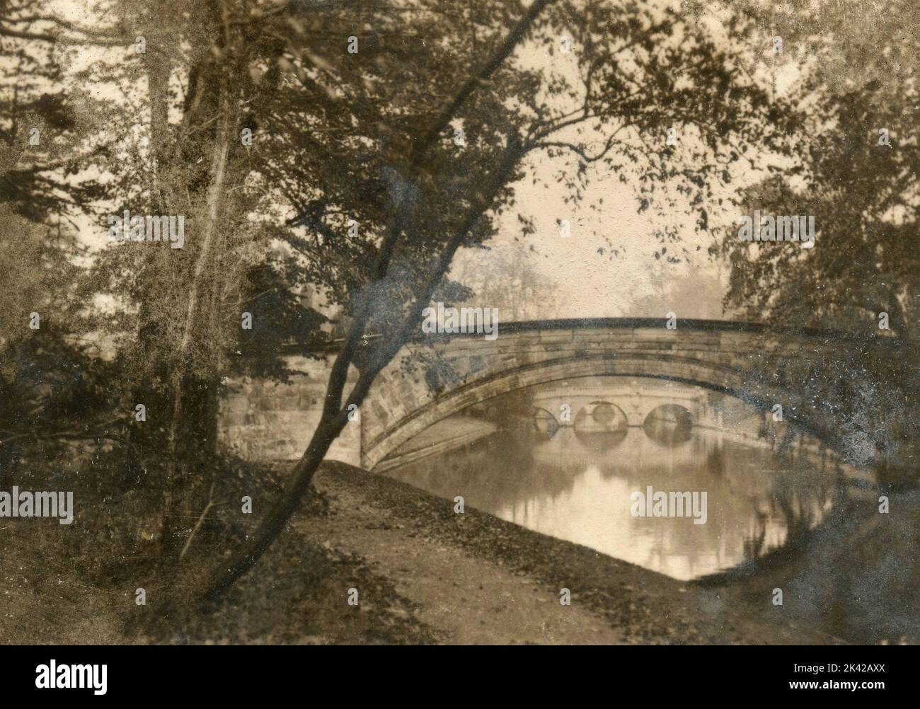 Blick auf die Brücken von Kings' and Clare, Cambridge, Großbritannien 1930s Stockfoto
