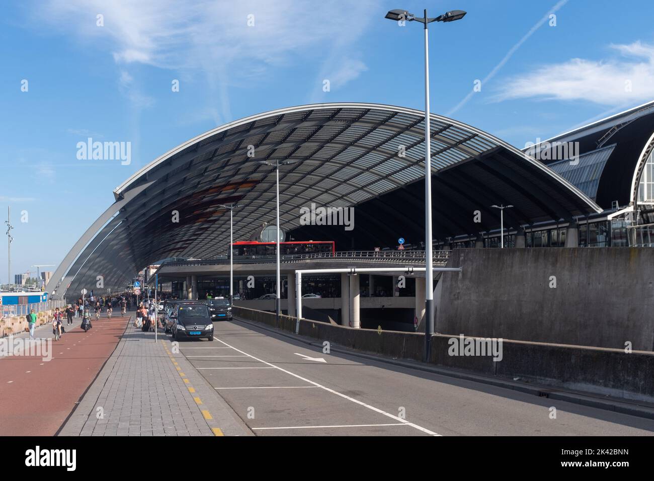 Nordwestliche Seite des Amsterdamer Hauptbahnhofs, Amsterdam, Niederlande Stockfoto