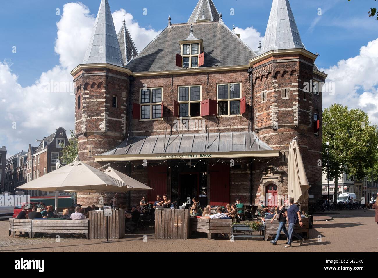 Cade de Waag / The Weigh House, Nieuwmarkt Square, Amsterdam, Niederlande Stockfoto
