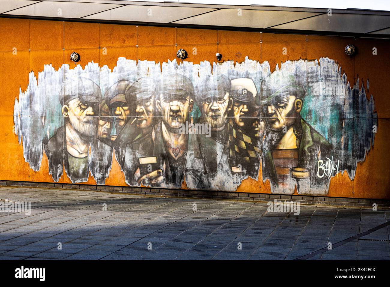 Wandgemälde von Schiffsarbeitern, Titanic Belfast Museum, Titanic Quarter, Belfast, Nordirland, VEREINIGTES KÖNIGREICH Stockfoto