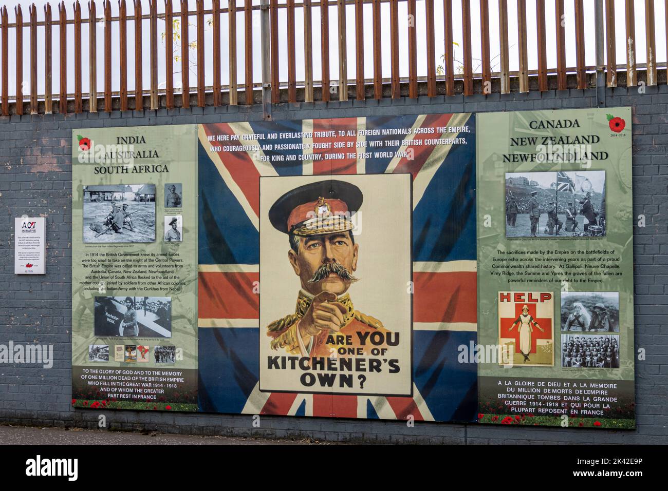 Wandgemälde zur Erinnerung an ausländische Soldaten, die während des Ersten Weltkriegs gefallen sind, Solidarity Wall, Northumberland Street, Belfast, Nordirland, VEREINIGTES KÖNIGREICH Stockfoto