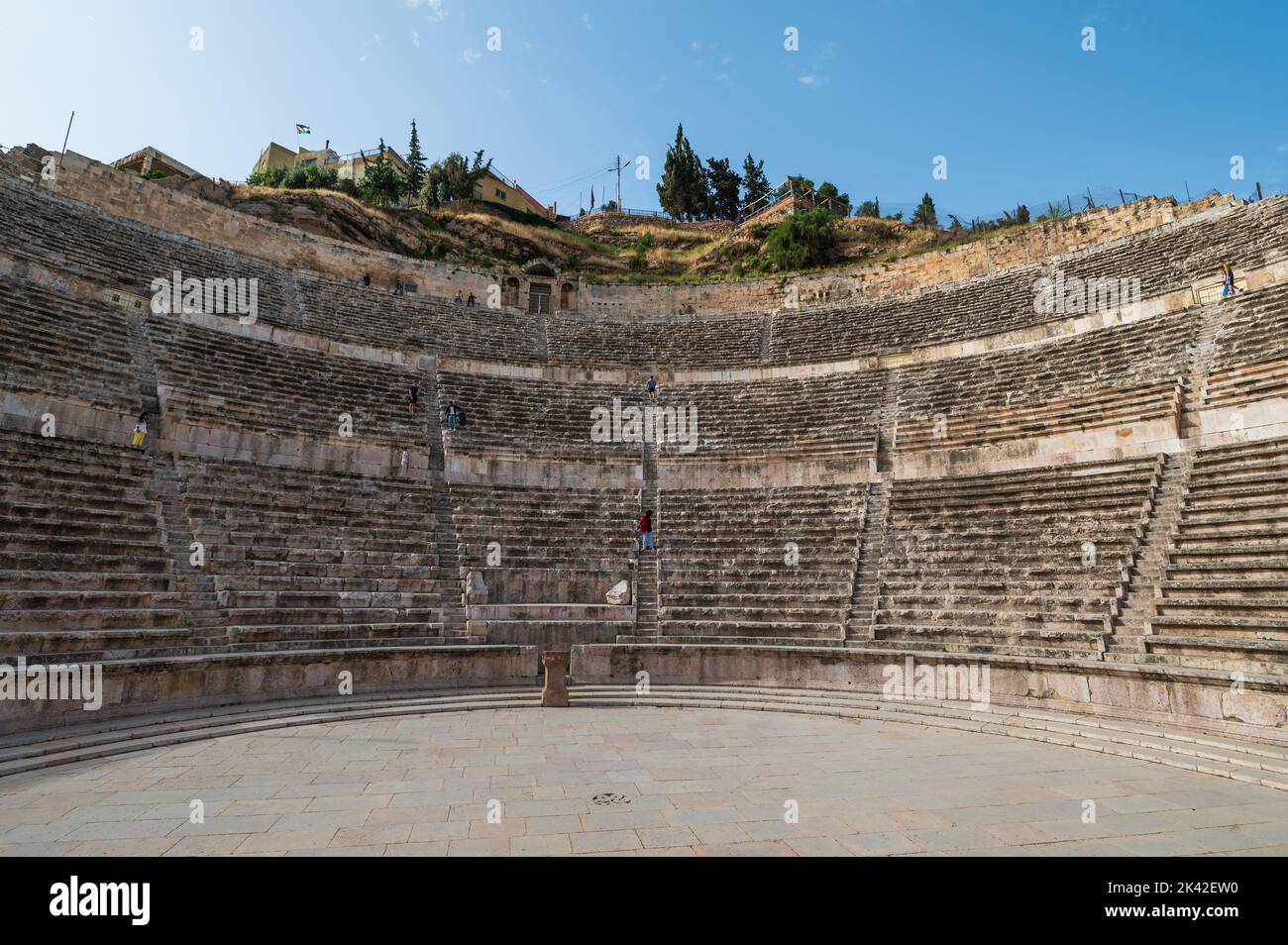 Amman, Jordanien - 3. Mai 2022: Treppen und Auditorium des alten römischen Theaters in Amman Innenstadt im alten Stadtzentrum der jordanischen Hauptstadt in Stockfoto